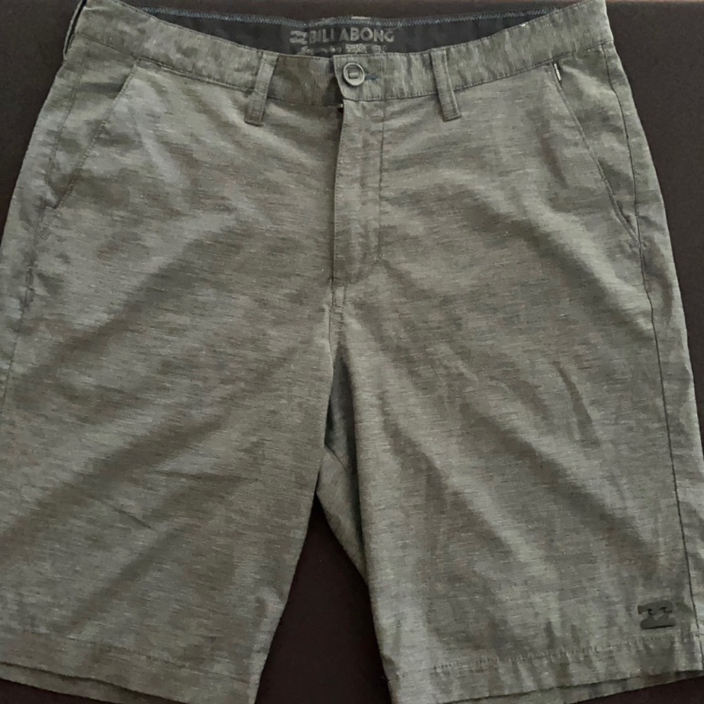 Men’s billabong board shorts size 34